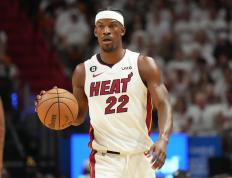 开云体育官网-开拓者中锋小南斯连续场均20+，有望加盟全明星赛