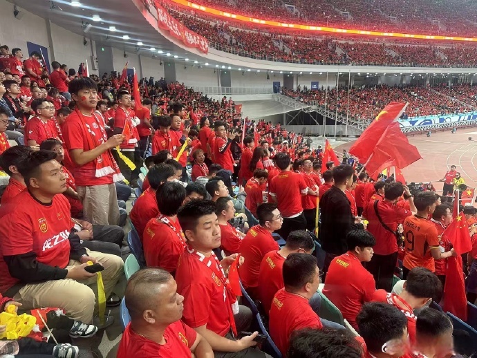 开云体育平台APP-意甲球队主场比赛观众座无虚席，现场火爆的简单介绍