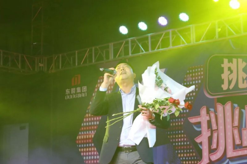 开云体育APP下载-自行车比赛场面火爆选手疾风骤雨
