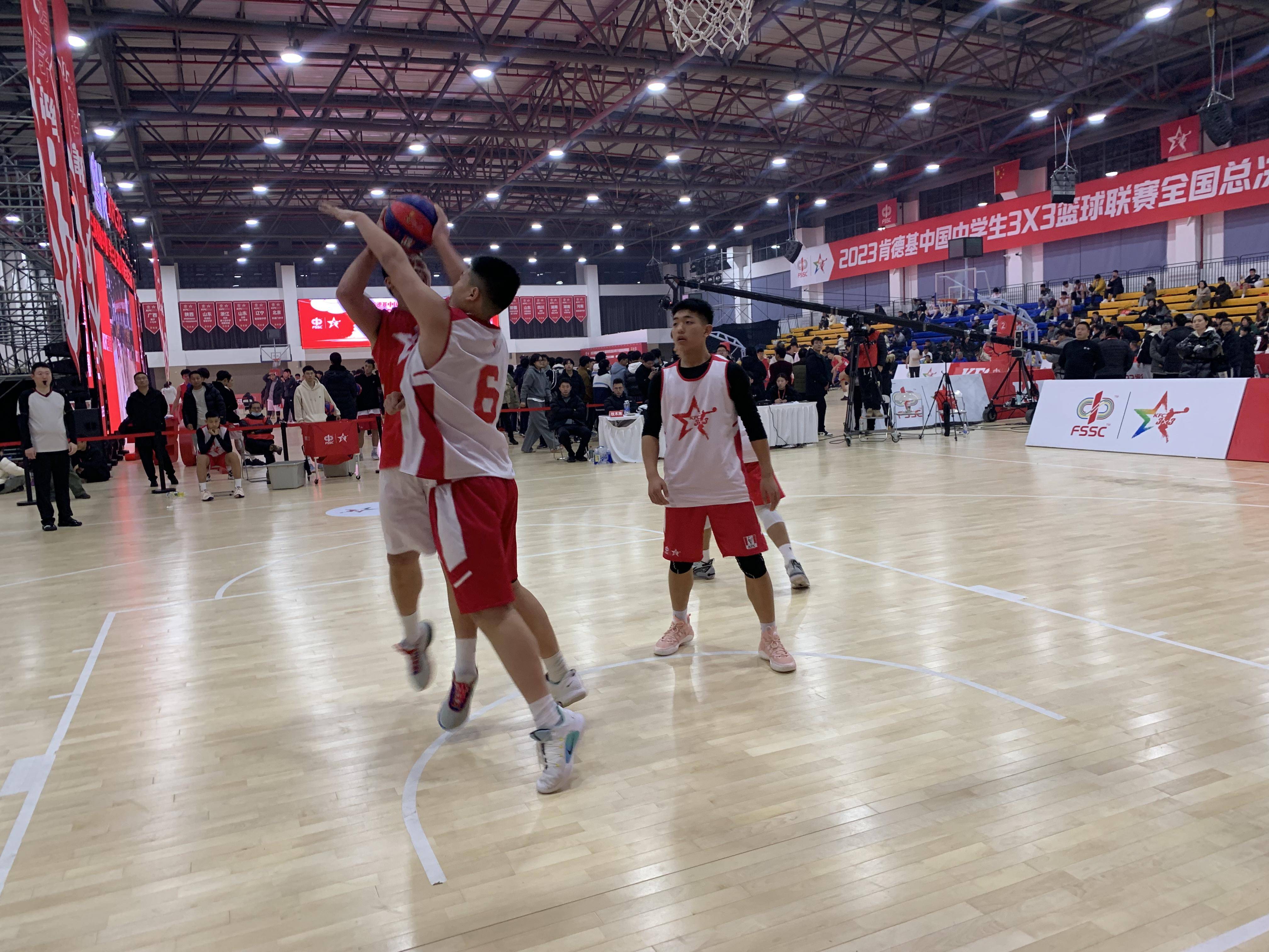 开云体育登录-WBG轻取TL，ShowMaker极限生还后反打强强对话成都决赛之夜，强势挺进下一轮的简单介绍