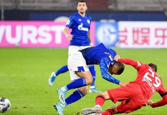 开云体育平台APP-沙尔克客场遭逢阻击，积分榜失势落后