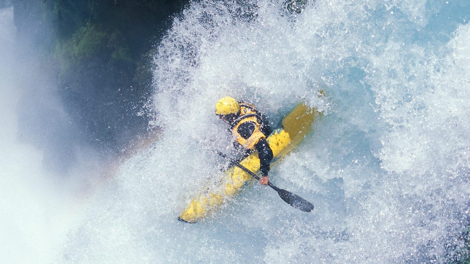 开云APP-一队之肩,绝杀之刃,维斯塔潘扛鼎逆袭,红牛车队终极时刻绝杀二队